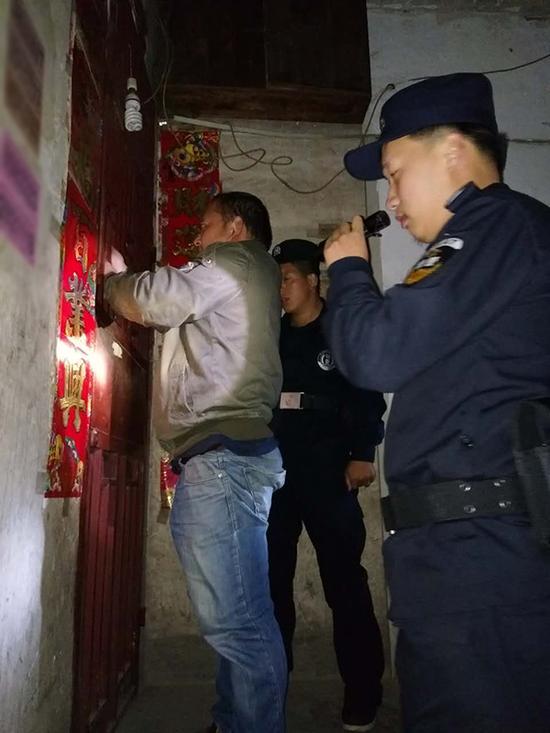 新马场乡粗心妈妈误将幼女锁家中 